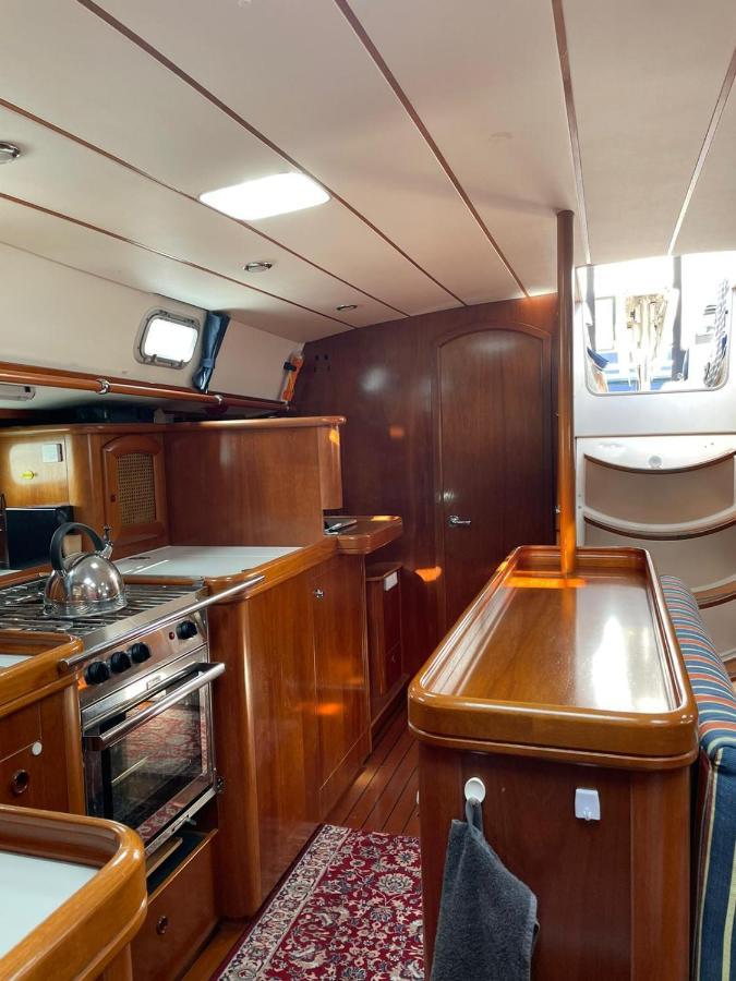 Hotel Beautiful And Comfortable Sailboat With Secure Parking Available Barcelona Exterior foto