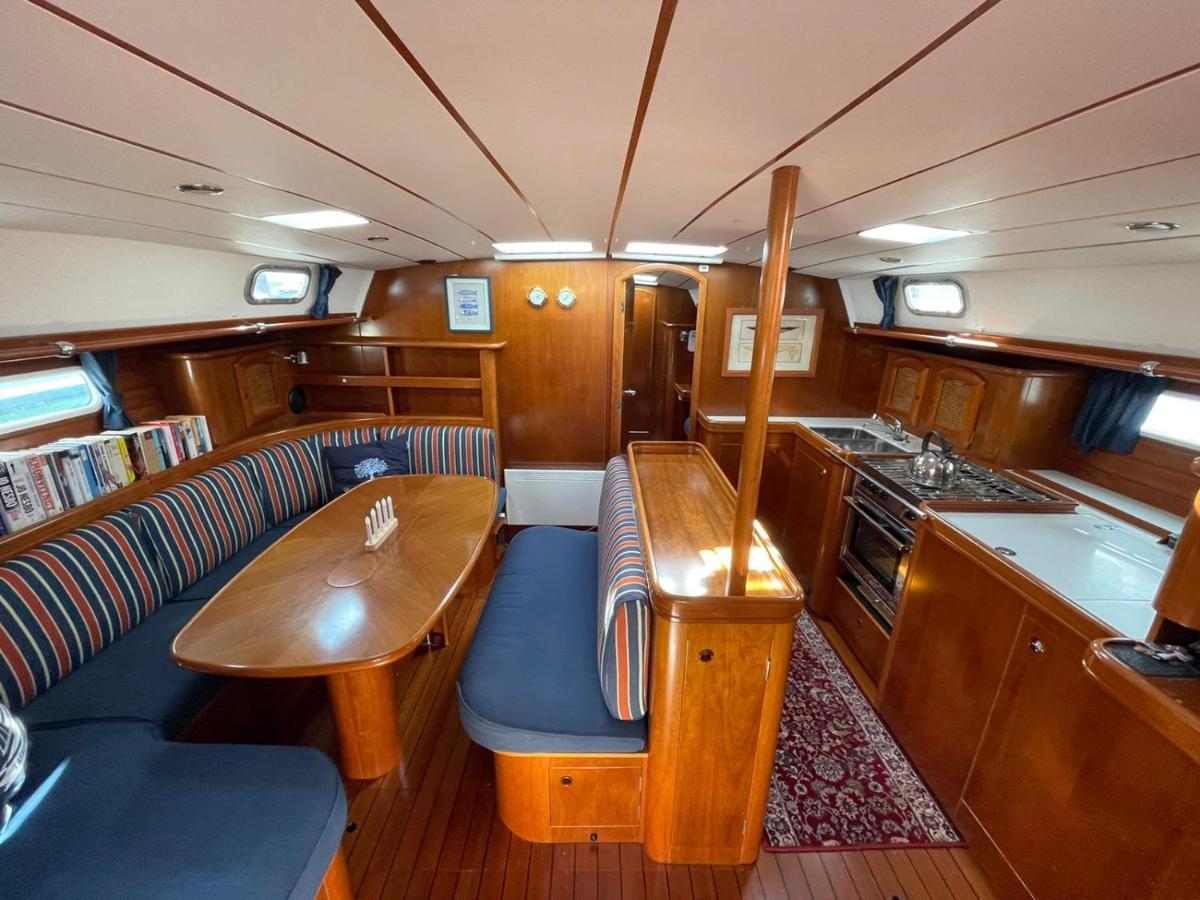 Hotel Beautiful And Comfortable Sailboat With Secure Parking Available Barcelona Exterior foto