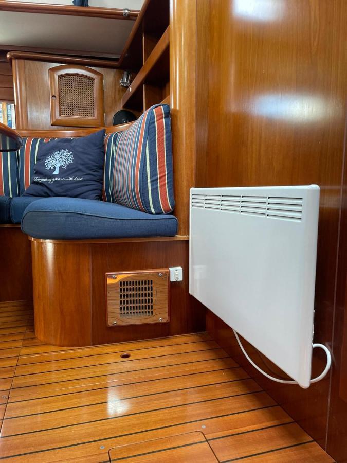 Hotel Beautiful And Comfortable Sailboat With Secure Parking Available Barcelona Exterior foto