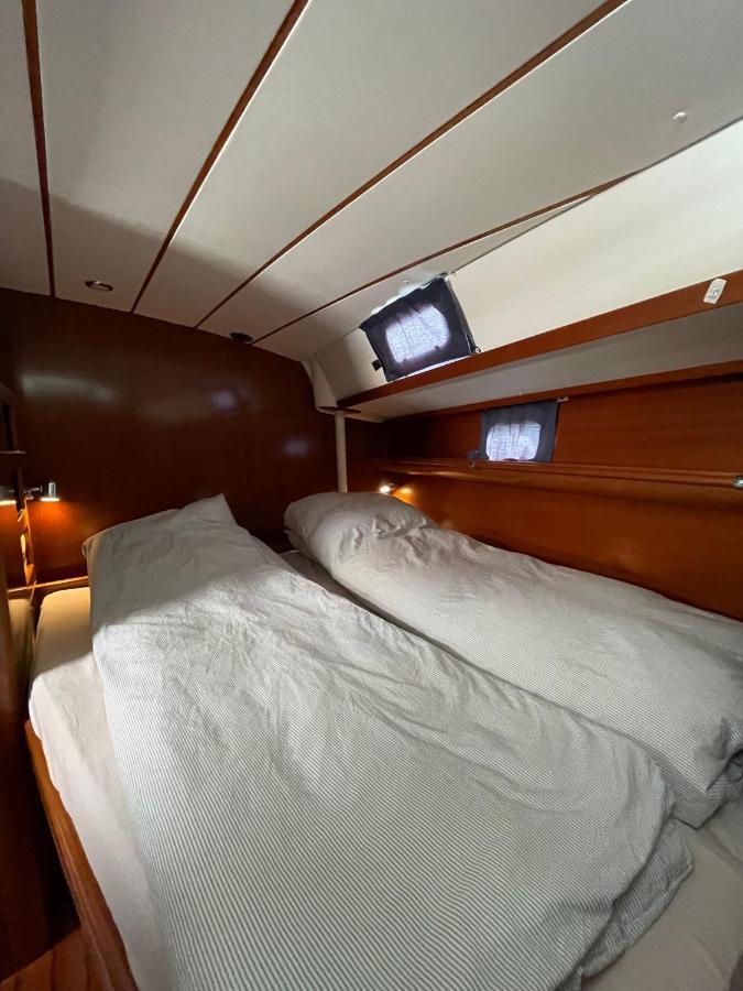 Hotel Beautiful And Comfortable Sailboat With Secure Parking Available Barcelona Exterior foto